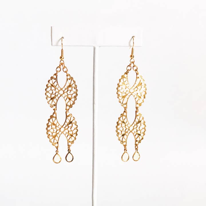 Orecchini Monarca per la vendita all'ingrosso da parte di Rust and Pearls