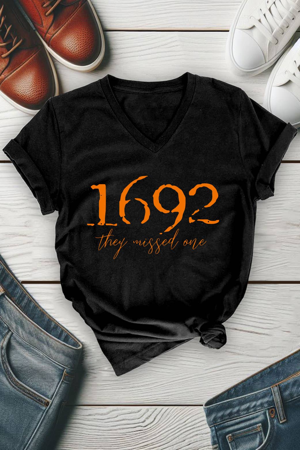 Top Avenue – Großhandel T-Shirt (Grafikdruck) – Unisex – 1692 They Missed One, Halloween, Unisex-T-Shirt mit V-Ausschnitt3