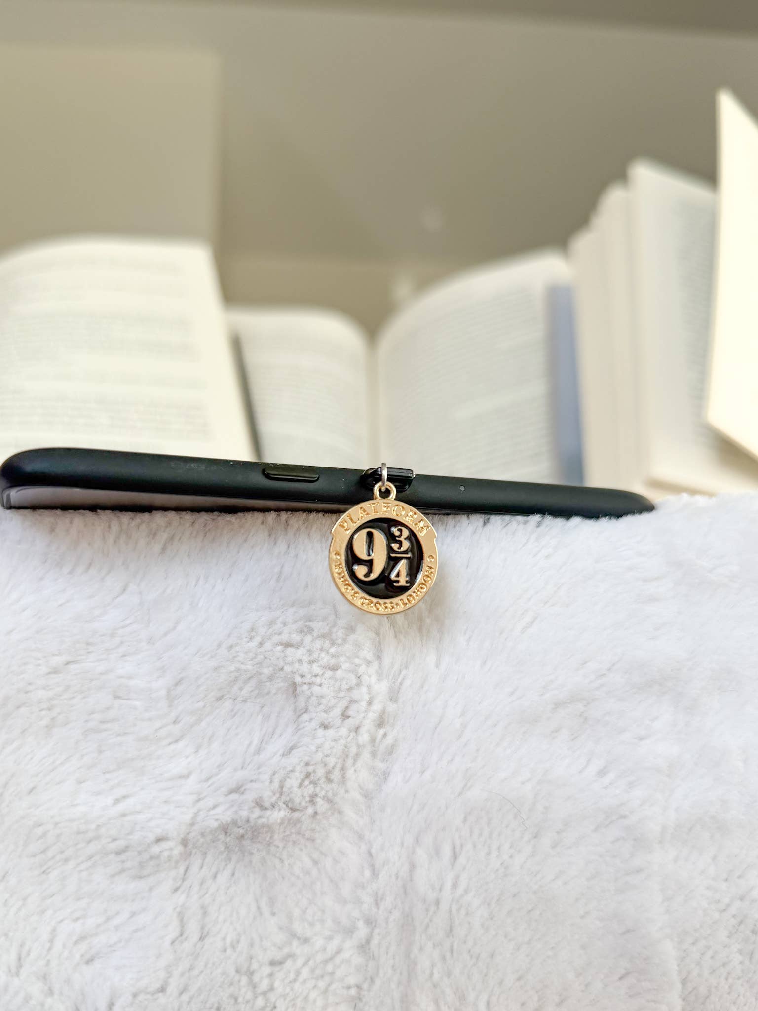 Little Turkey Shoppe - Wholesale Keychain - Unisex - Platform 9 3/4 Kindle Charm | USB C Dust Plug Charm0