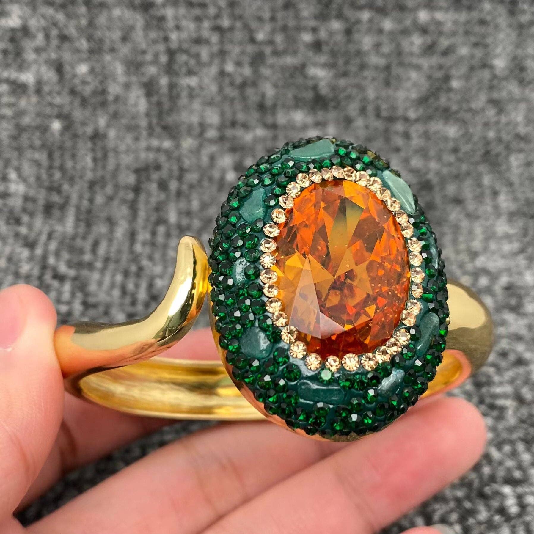 Mio Queena - Vente Bracelet manchette - Bracelet en verre incrusté étincelant et strass en métal doré0