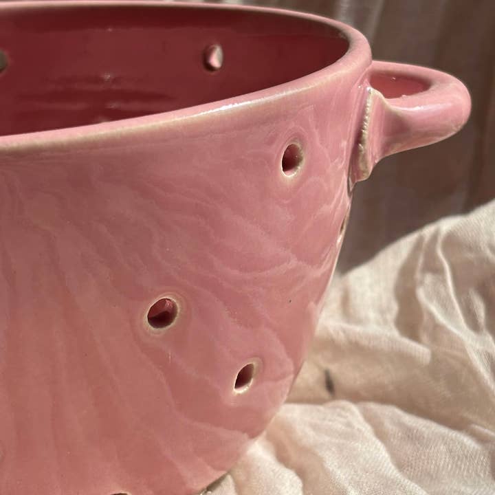 Charlotte Manser Ceramics – wholesale Bowl – Candy Floss Pink Berry Bowl1