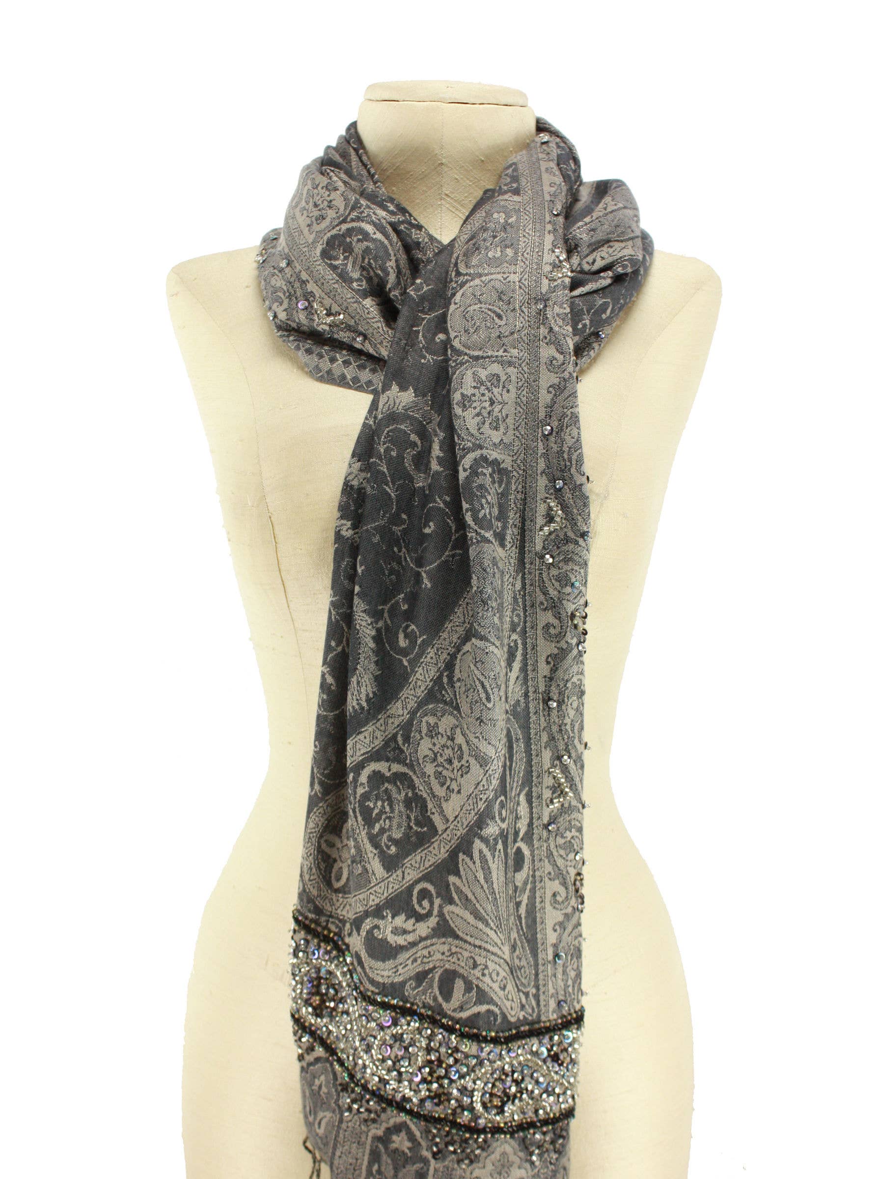 SAACHI - Wholesale Sjaal - Dames - Handgeborduurde Ikat wol en zijden sjaal met lange franje5