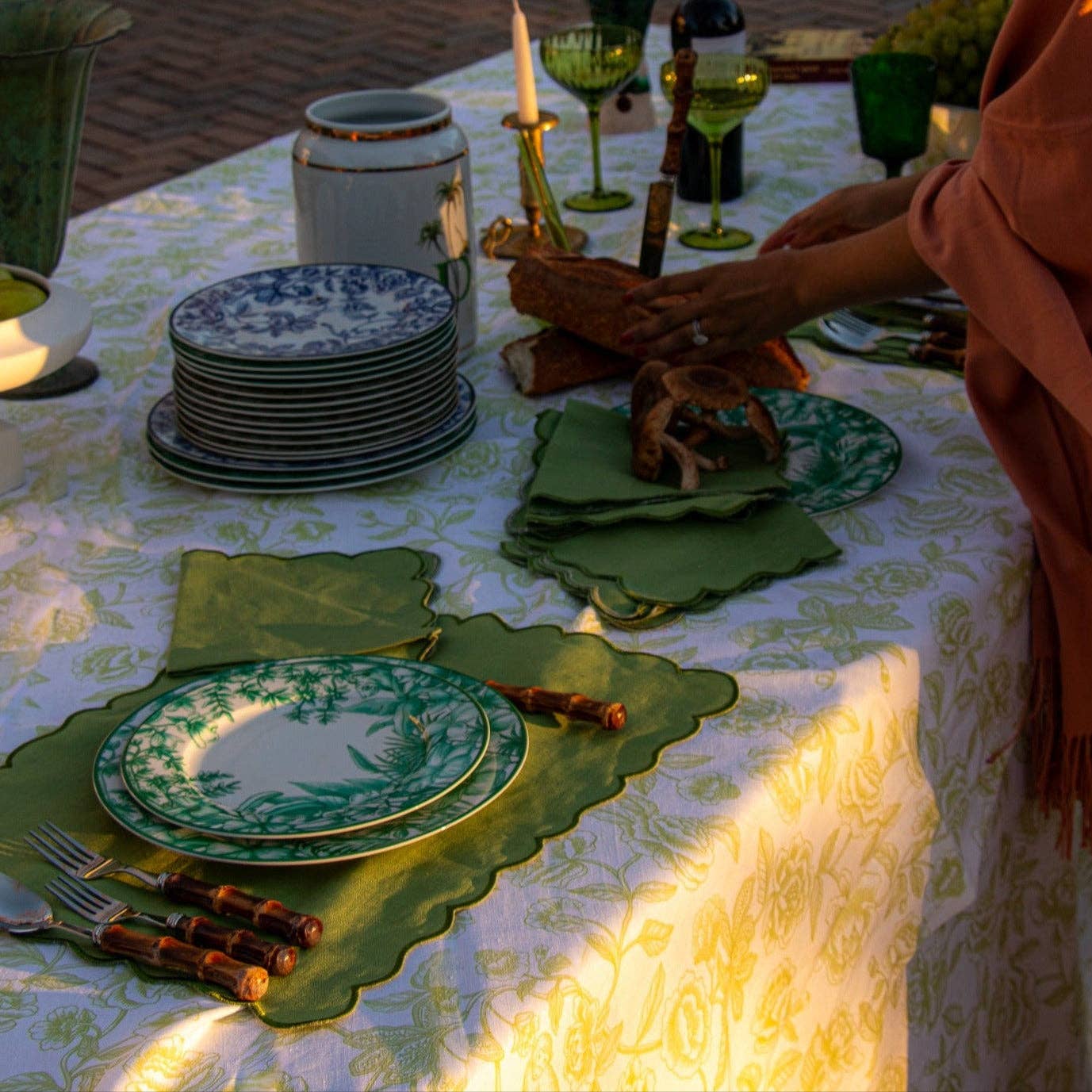 Ro’Table NYC - Wholesale Dinner Plate - Monsoon Verdant Dinner Plate - Set of 4 (+1 Bonus Plate)6