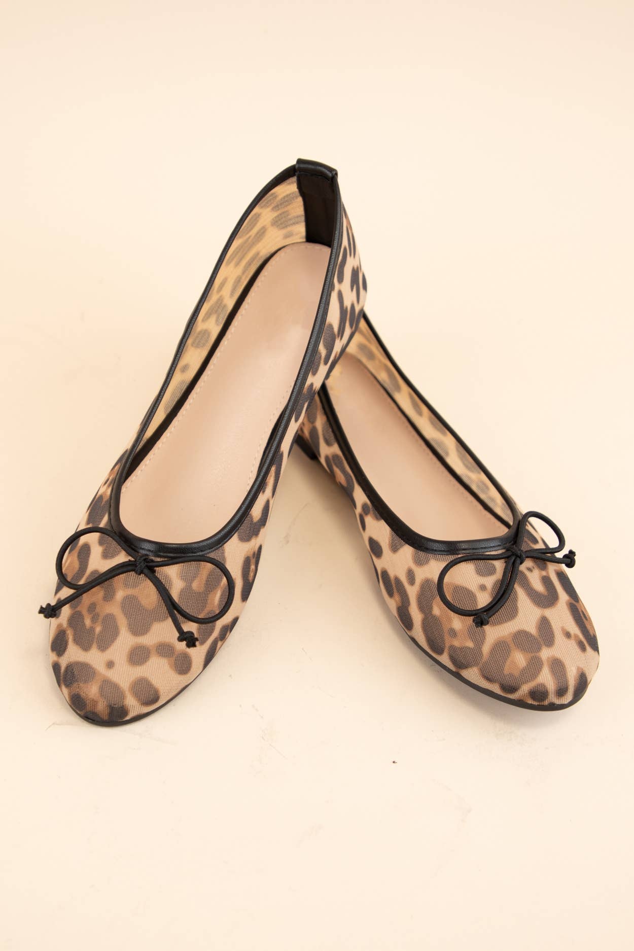 SF4010 MESH LEOPARD PRINTED FLAT SHOES for wholesale on Faire1