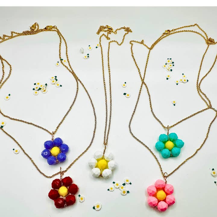 Farverig Perleblomst Halskæde, Håndlavet Boho Chic Smykke for engroshandel hos Sadie’s Moon