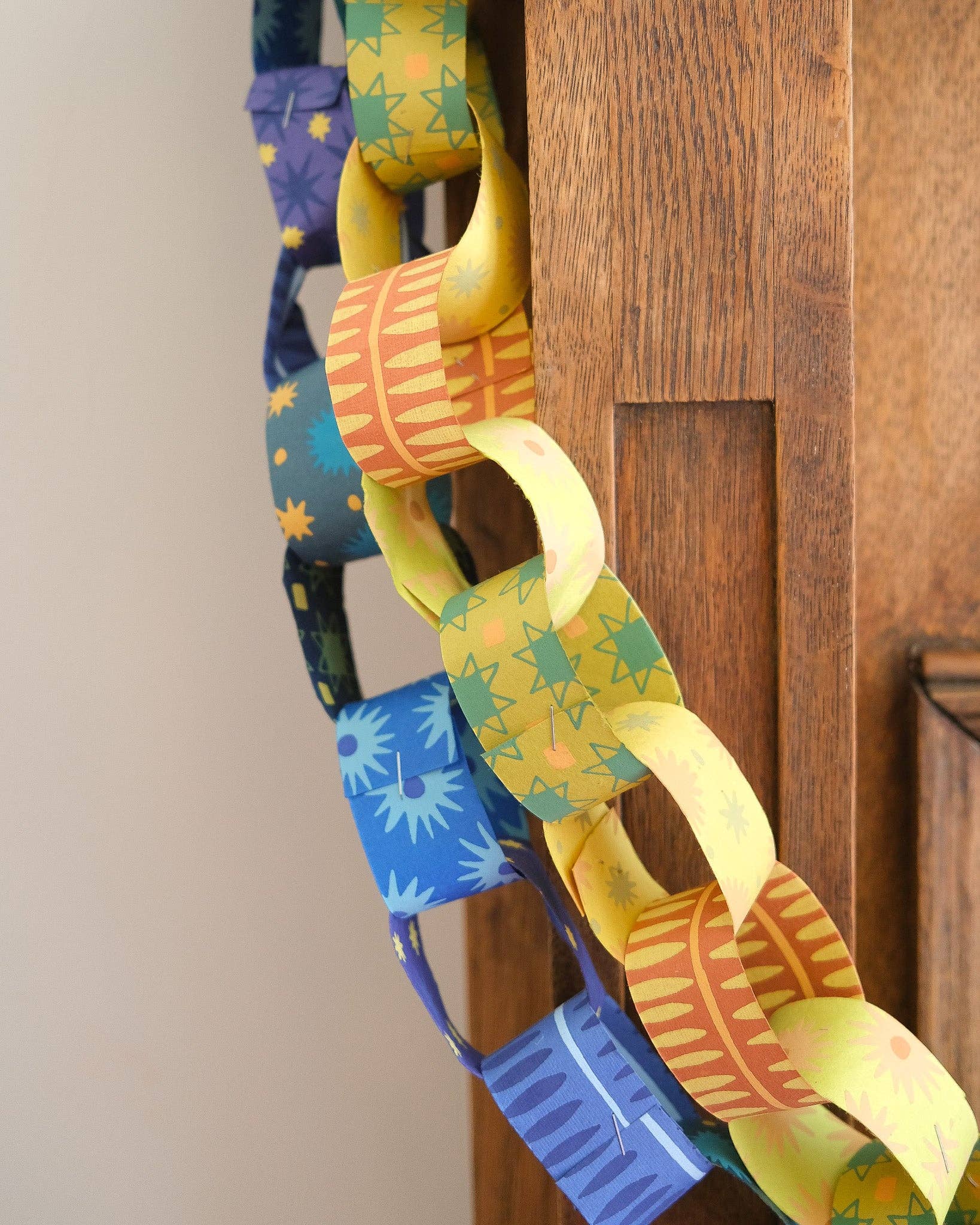 East End Press - Wholesale DIY Craft Kit - UK/EU: Blue and Yellow Paper Chain Kit17