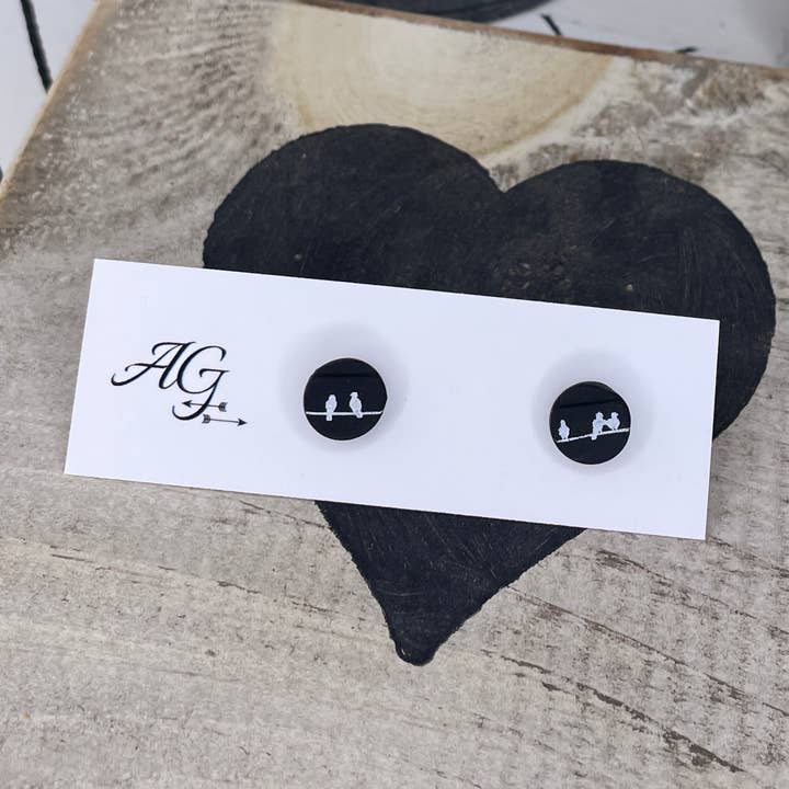 Clous d'oreilles petit oiseau 3D pour la vente par Arrow Girl Designs #———>