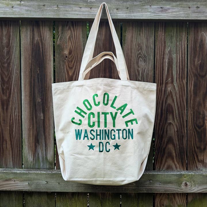 Sac fourre-tout - Chocolate City, Washington DC pour la vente par All Very Goods