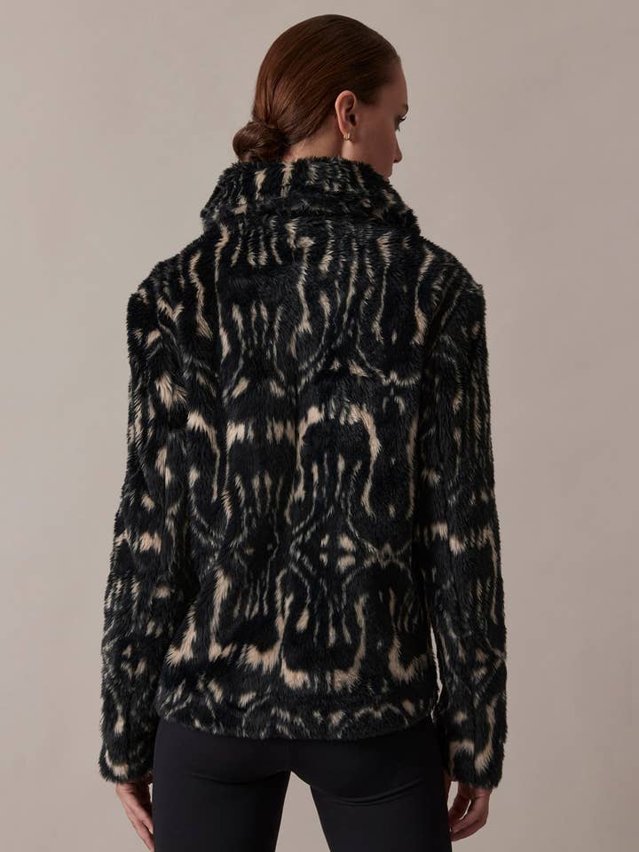 Veste femme en fausse fourrure à imprimé animal pour la vente par Looks By Wolfgang Joop