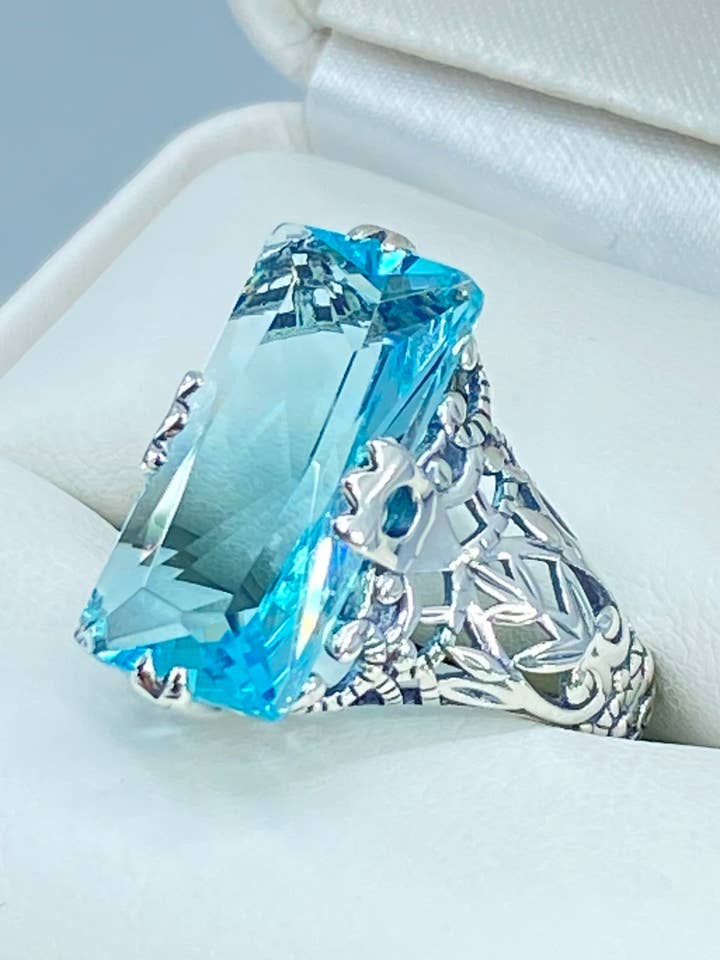 Himmelsblå ring, storlek 7,5, akvamarin baguette intaglioring #D31 - Klar för leverans för wholesale av Silver Embrace Jewelry