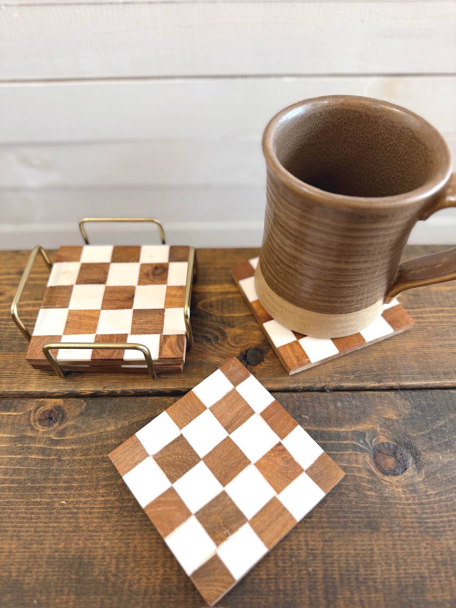 Made Market Co. – Engroshandel Bordskånere – Ternede træbrikker med holder1