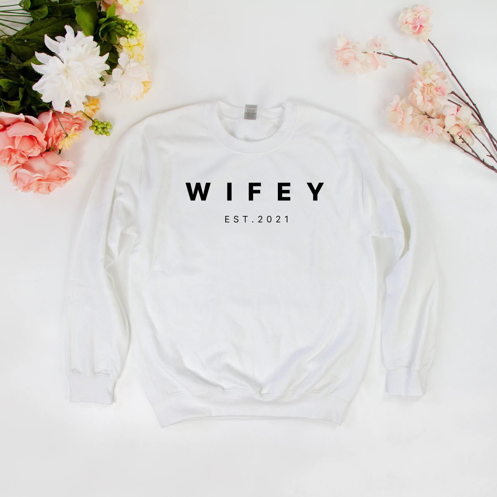 GiftsbyPR – Großhandel Hoodie – Damen – Maßgeschneiderte Wifey Cropped Hoodie, Personalisierte Sweatshirts1