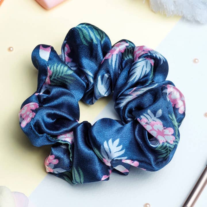 Pink Flemish Satin Scrunchie - Viviane for wholesale by Adopte un Chouchou