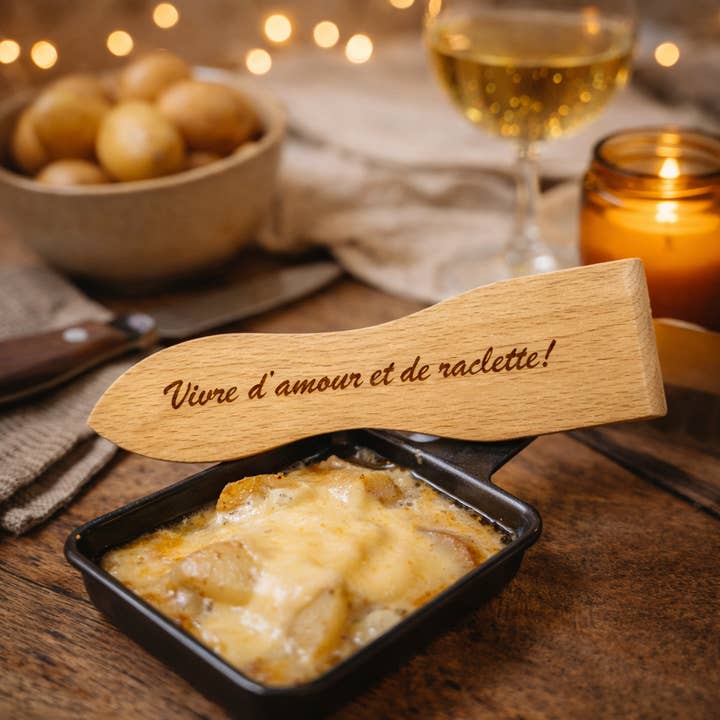 Raclette spatula "Live on love and raclette!" for wholesale by Un Meuble et C...etera