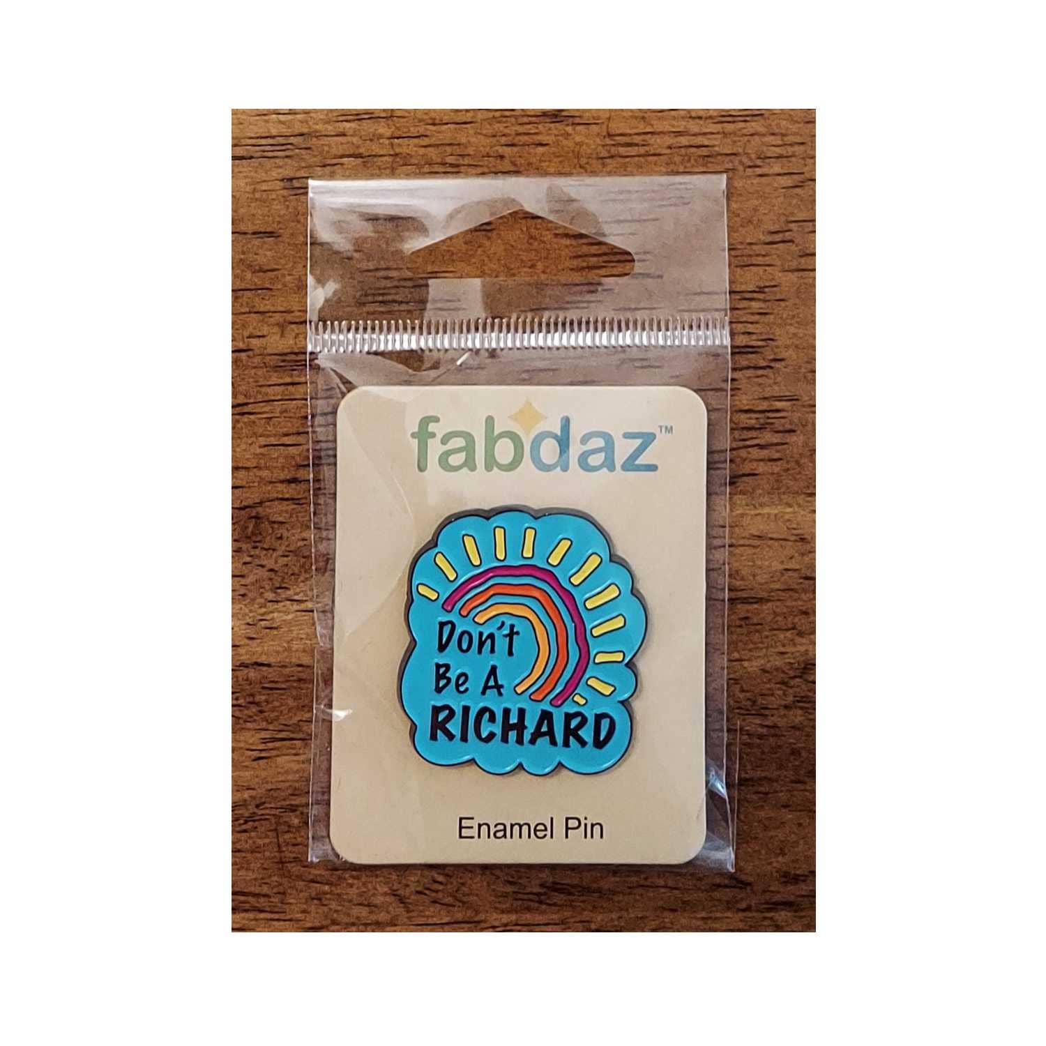 Fabdaz – Engroshandel Reversnål/knap – Vær ikke en Richard emaljestift med metalramme2