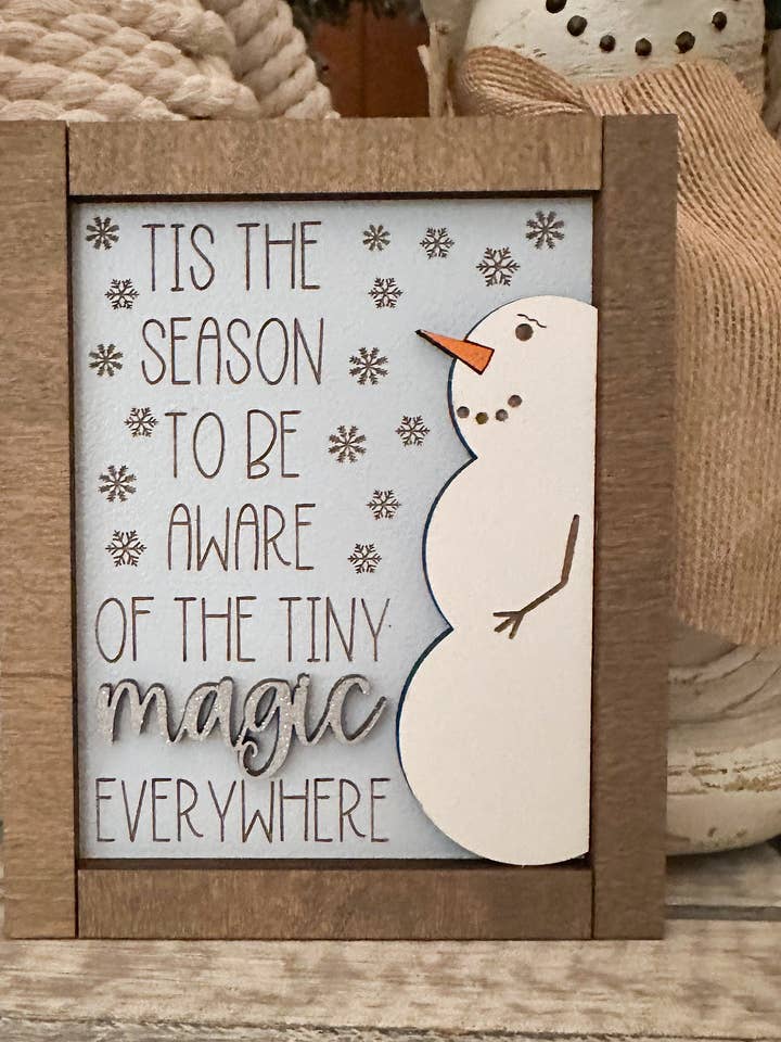 Insegne decorative per vassoio a livelli con pupazzo di neve invernale e festivo per la vendita all'ingrosso da parte di Climbing Branches