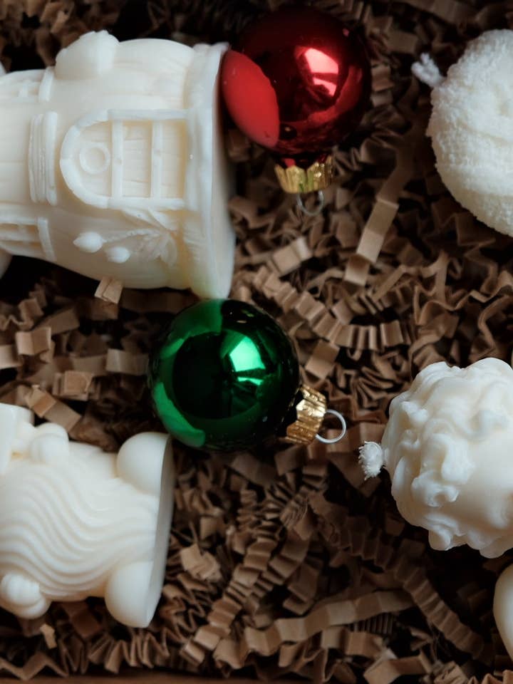 Luxury box - little house, elf, mitten and angel for wholesale by ECLAT DE L'AUBE