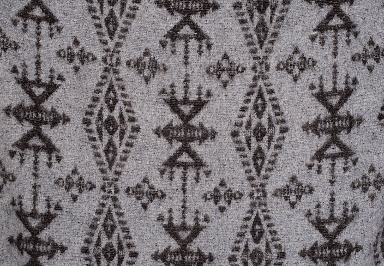 Beat Collection by Lanificio Idealtex Srl – Engroshandel Tæppe – Tribal uld- og alpaka-plaid med etnisk jacquardmønster9