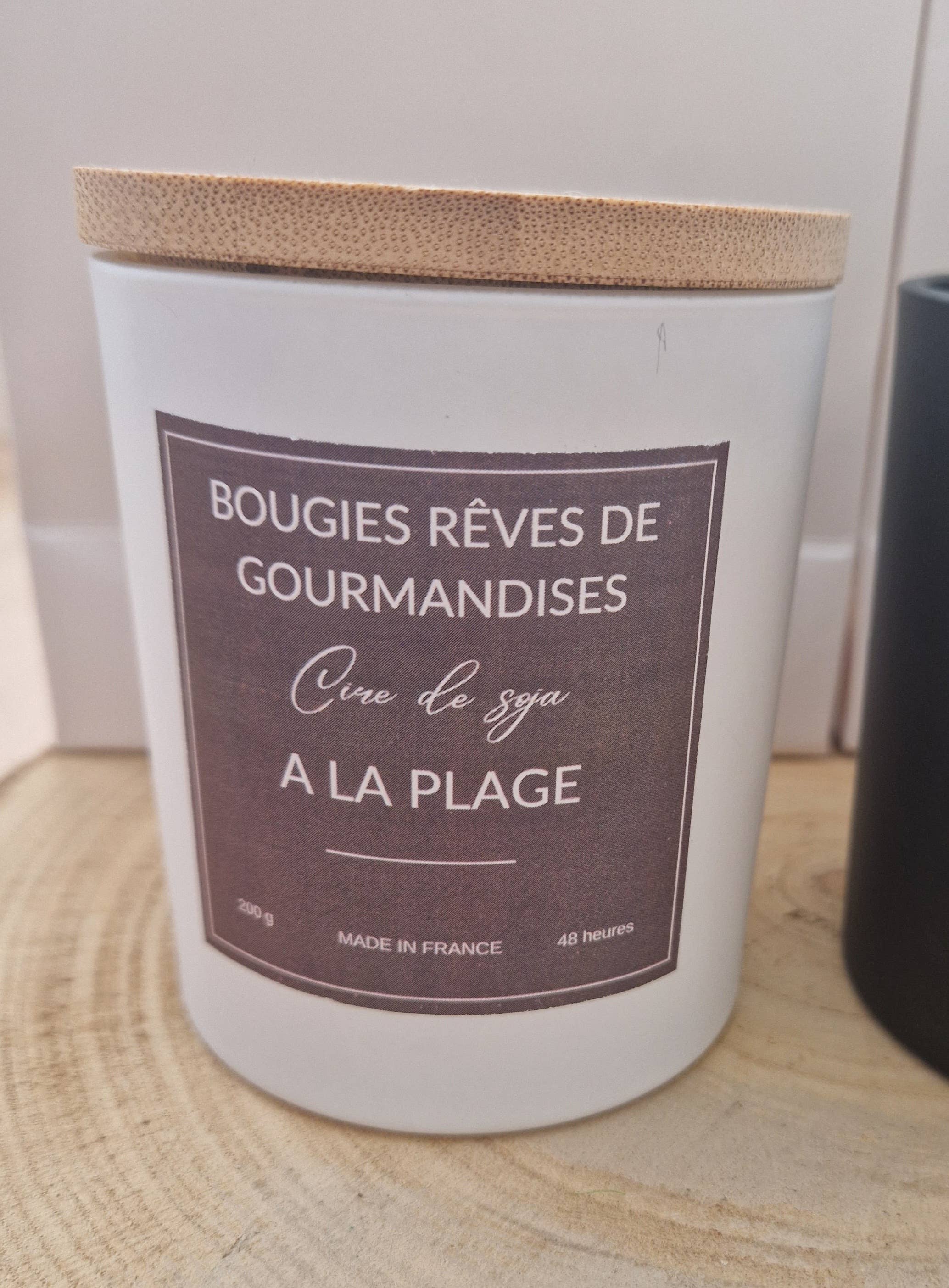 Rêves de gourmandises - Wholesale Jar/Filled Candle - Candle with wooden wick, white or black pot1