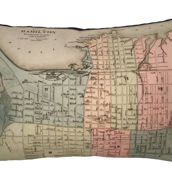 Oreiller carte vintage de la ville de Hamilton pour la vente par Vintage Map Co.