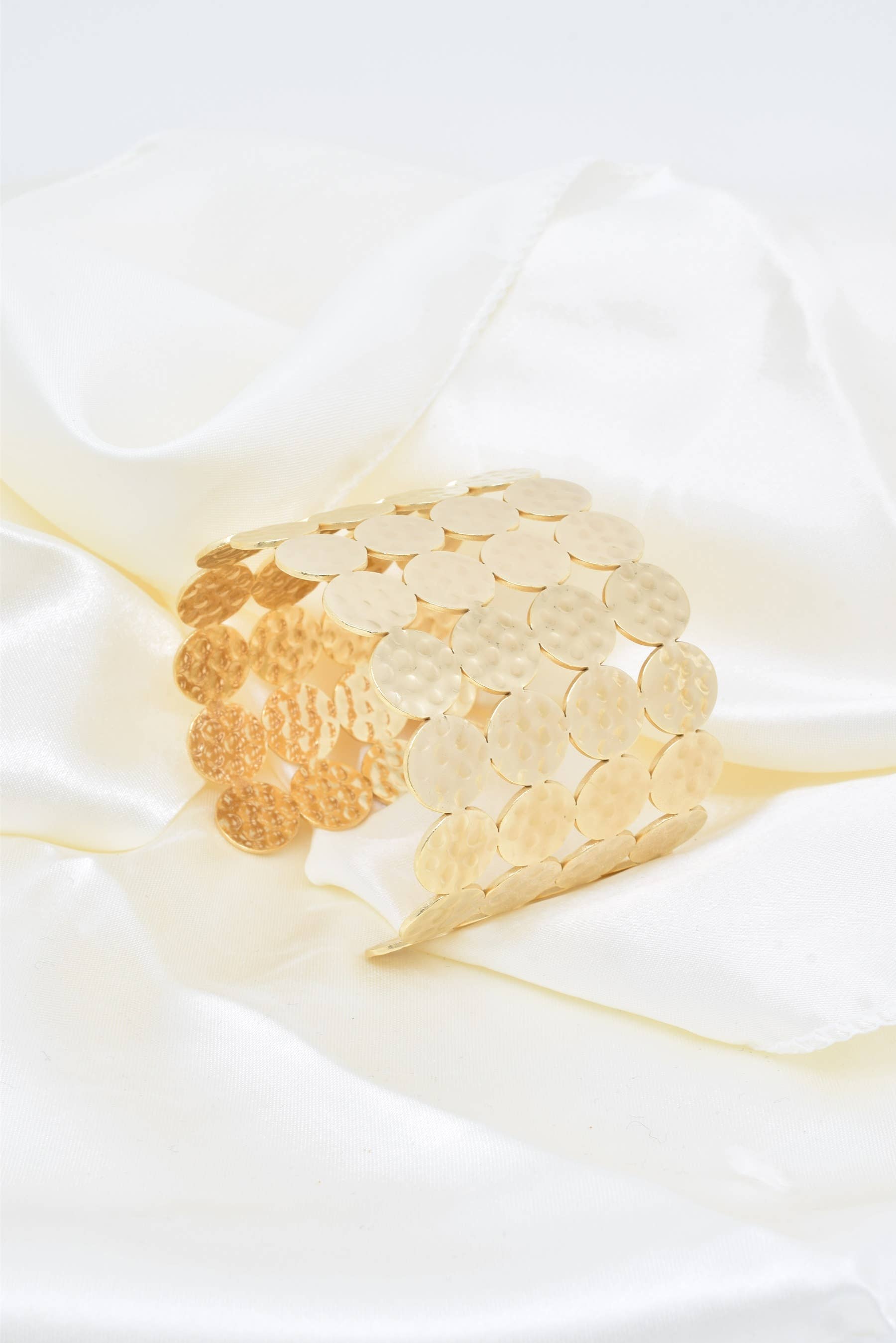 Kapyco - Wholesale Cuff Bracelet - Stainless steel hammered effect bangle bracelet- BR110259OR3