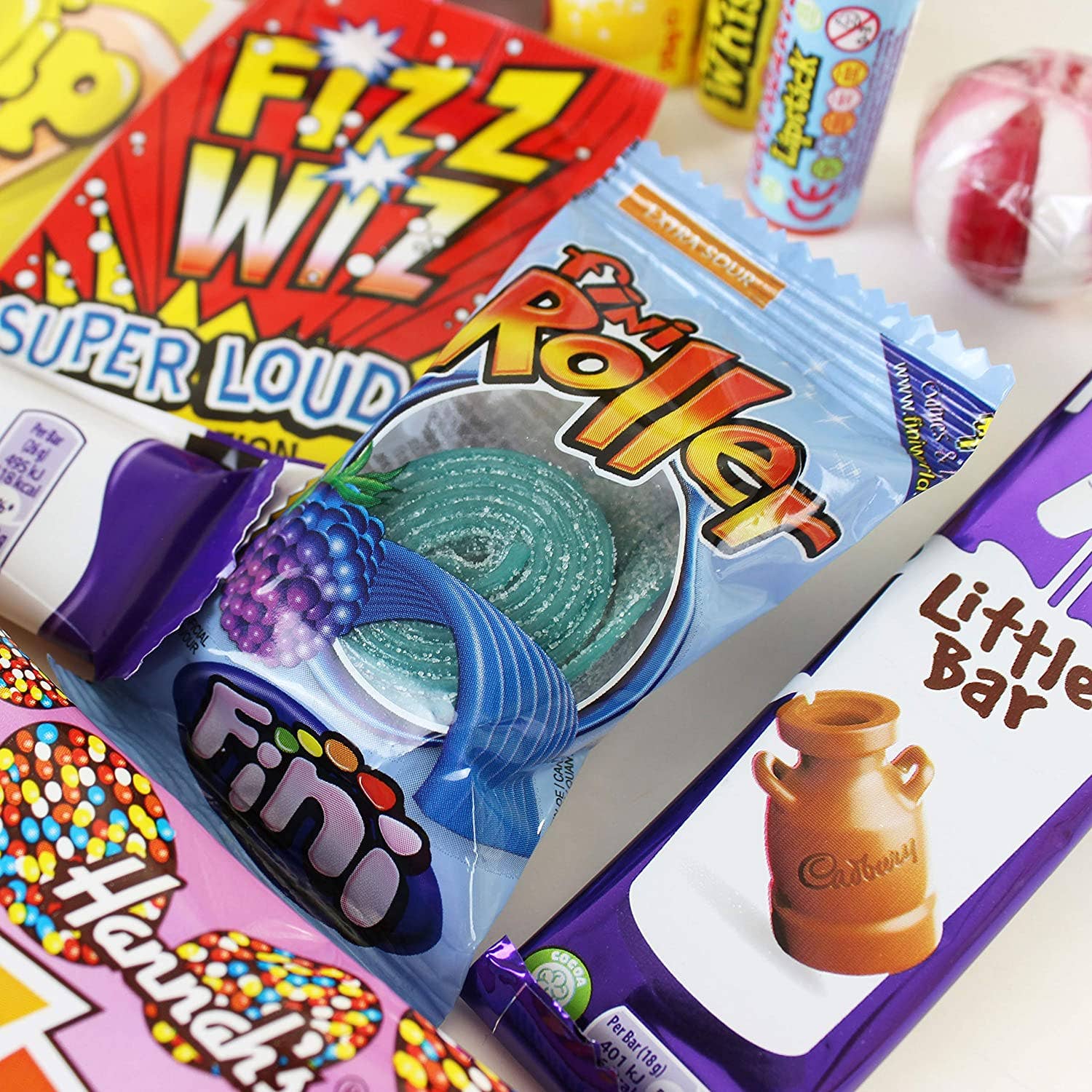 HamperWell – wholesale Gift bag set/pack – Ultimate Retro Sweets Gift Hamper2