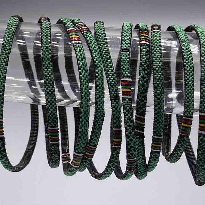 Bracciale in plastica riciclata dal design sottile - 3 colori per la vendita all'ingrosso da parte di The Niger Bend