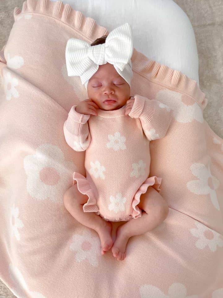 MONO CON VOLANTES | FLORES ROSAS para venta al por mayor de Petite + Co