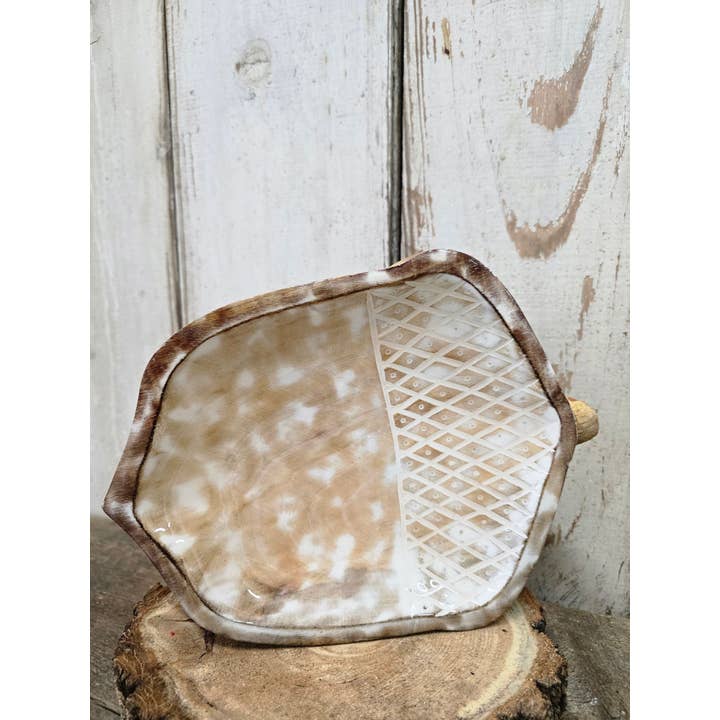 Wholesale Home Decor - Wholesale Decorative tabletop object - Enamel Acorn Tray 8x10in