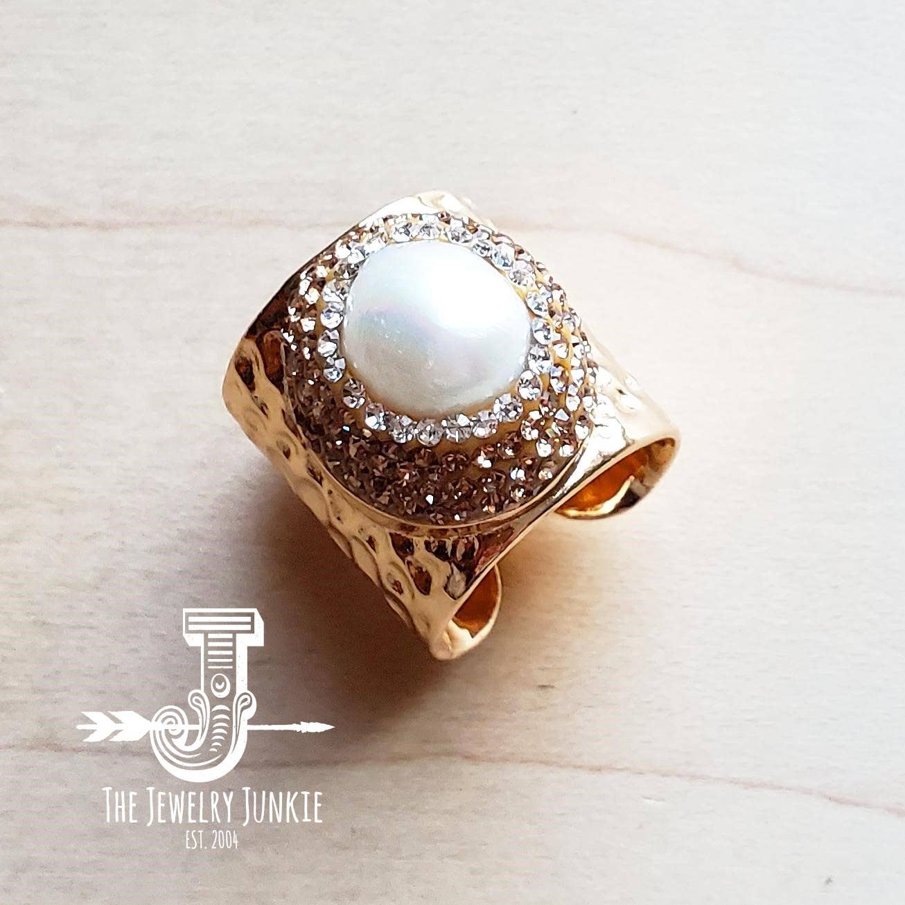 The Jewelry Junkie - Wholesale Cocktail/Statement Ring - Freshwater Pearl Cuff Statement Ring 012t
