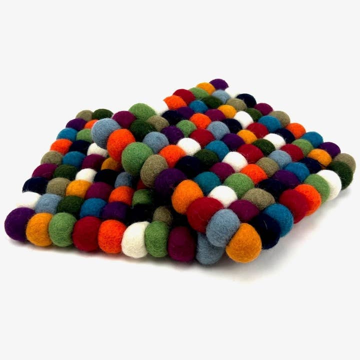 Variationsfärger Fyrkantig filtboll Pom Pom Trivet för wholesale av Feltiful