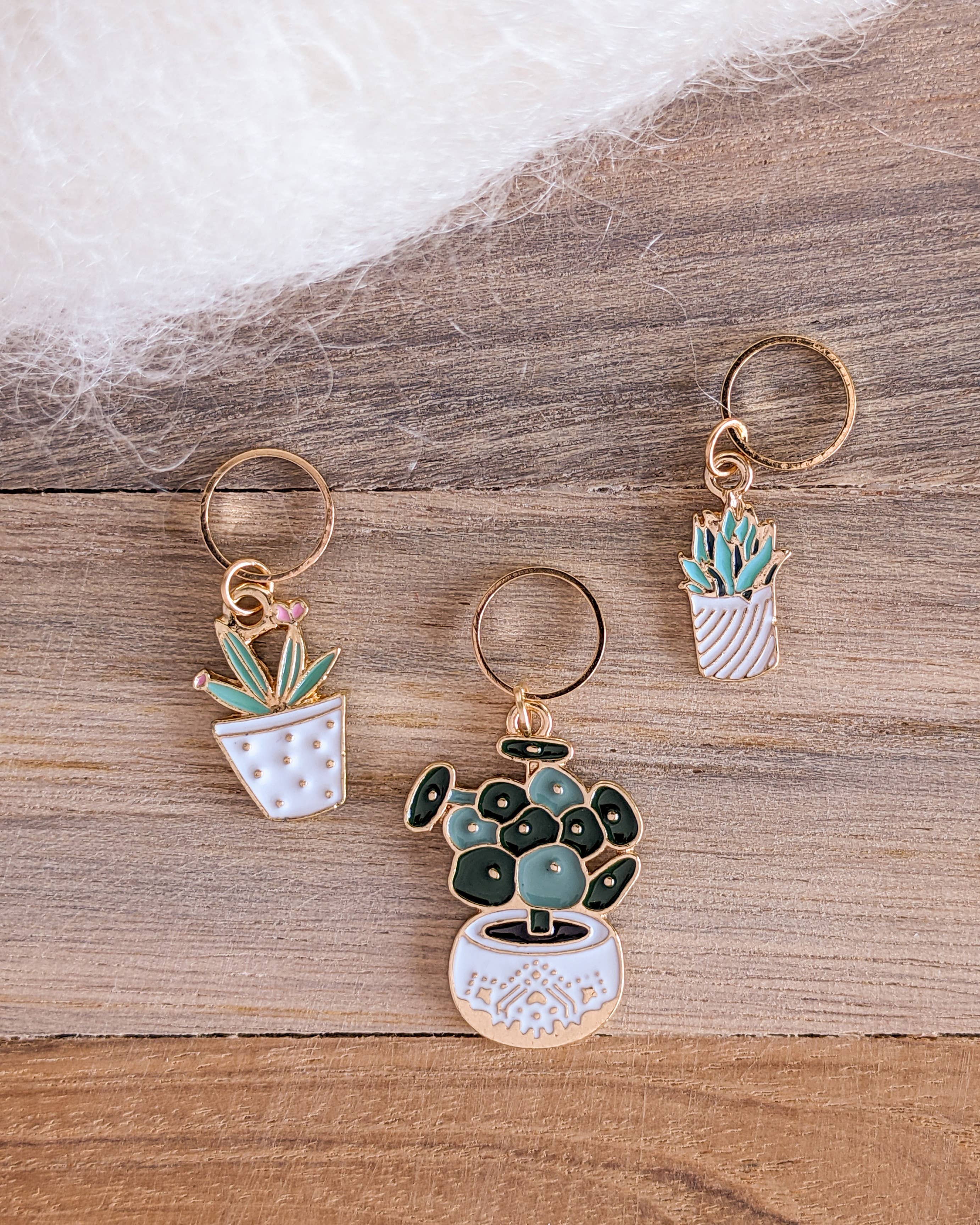 Hello Kim - Kim Chui - Wholesale Knitting/Crochet Supplies - Verdura #3 marker rings2