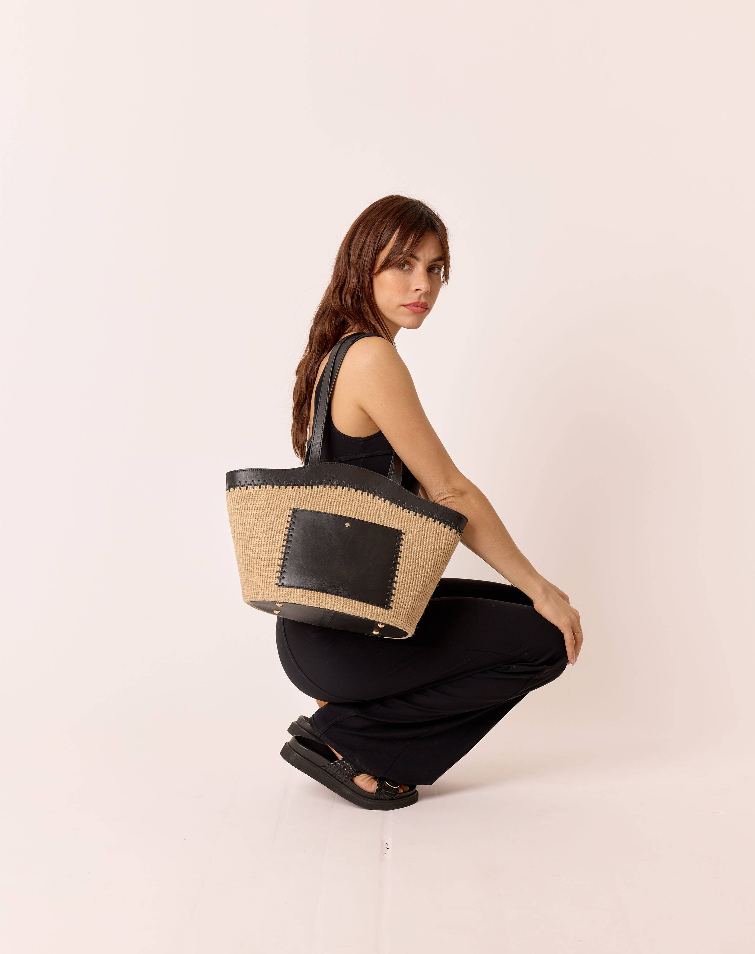 Maradji – wholesale Axelremsväska – Dam – Tvåfärgad tygväska i jute med detaljer i slätt läder5