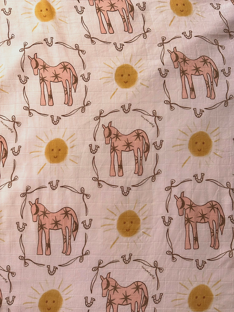 the name nest - Vente Lange – bébé - club de poneys roses - écharpe de portage pour bébé3