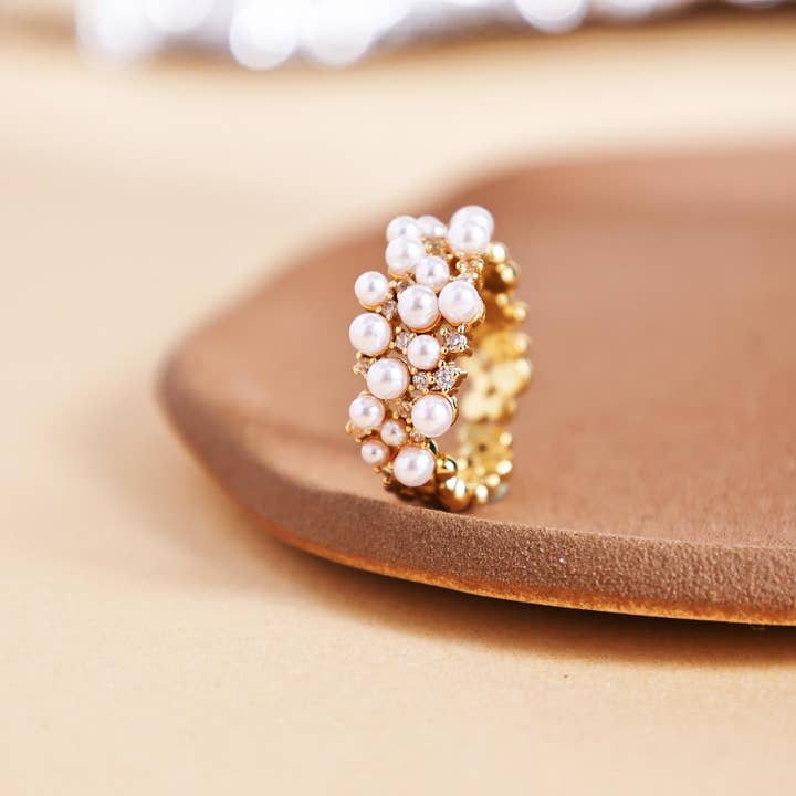 Bague ajustable en zircon et perle de luxe pour la vente par Revelari