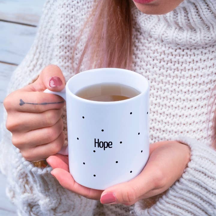 Sødt krus i sort og hvid med prikker - love of hope - 2 størrelser for engroshandel hos Birds & Crafts