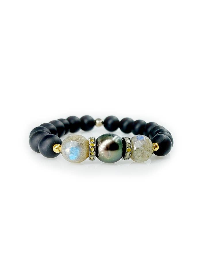 Bracelet en onyx noir avec perles, labradorite et diamants pour la vente par AVAASI