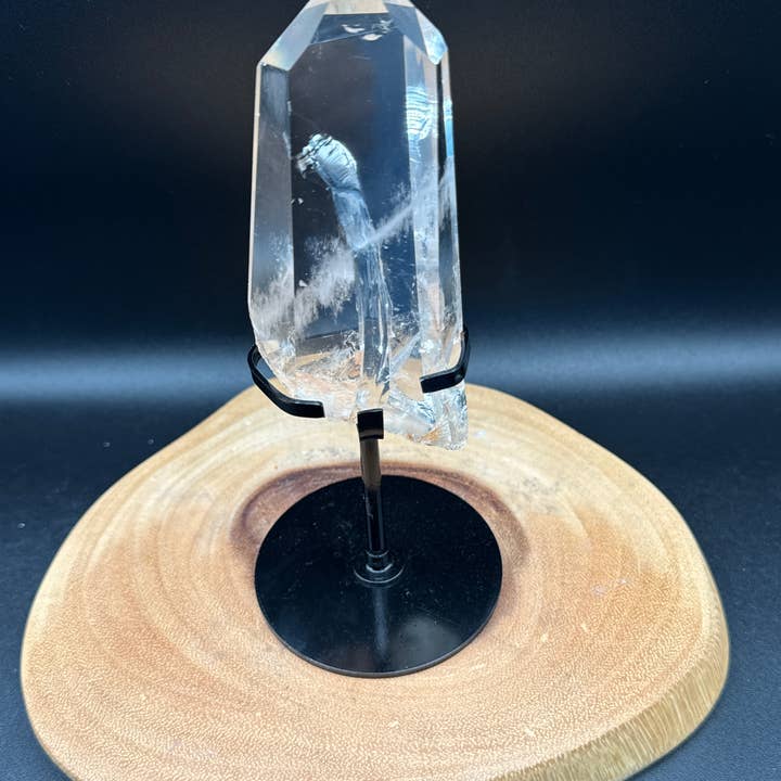 Pointe de Quartz Clair avec Arcs-en-ciel & Support Personnalisé H99 pour la vente par The 7 Directions