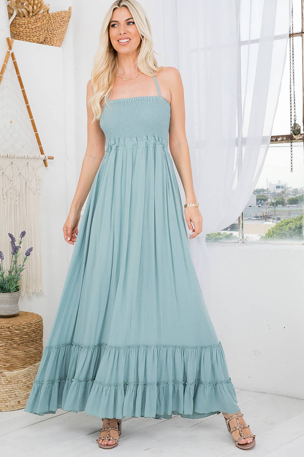Sweet Lovely by Jen – Großhandel Kleid – Damen – MAXIKLEID MIT RÜCKENAUSSCHNITT UND GESMOKTEM STUFENROCK12