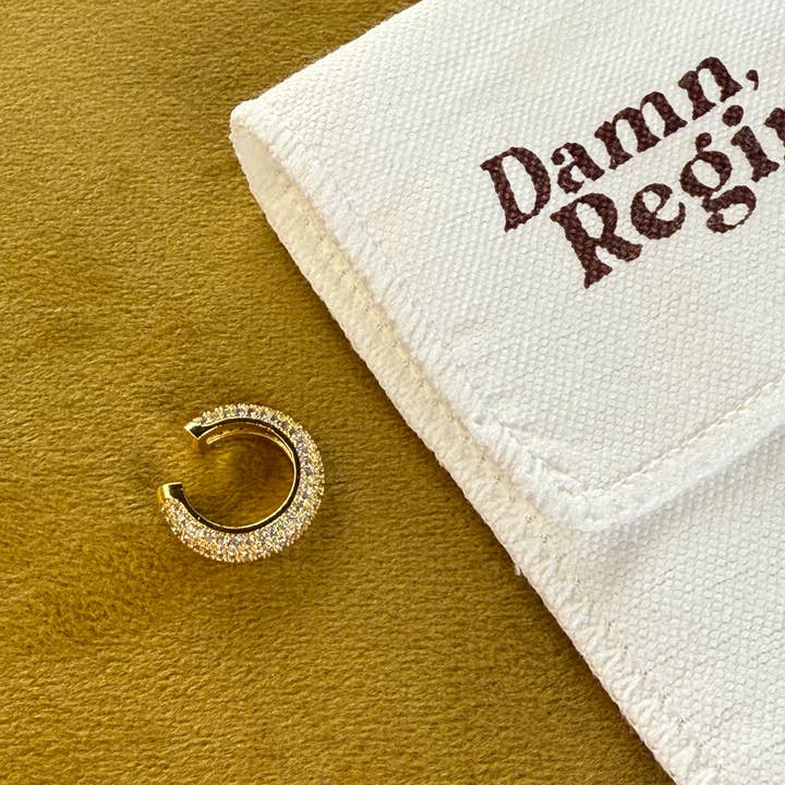 Ear cuff con micro pavé per la vendita all'ingrosso da parte di Damn Regina Studio