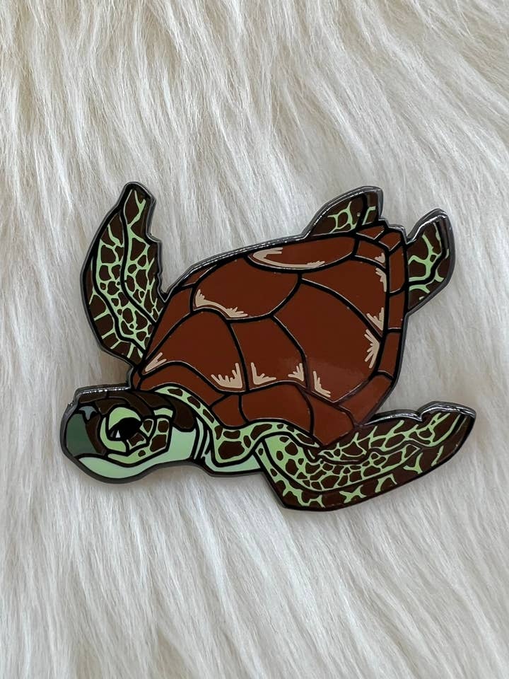 Épingle en émail dur Tortue verte | Épingle Tortue | Épingle Océan | pour la vente par Roamin' Bison Workshop