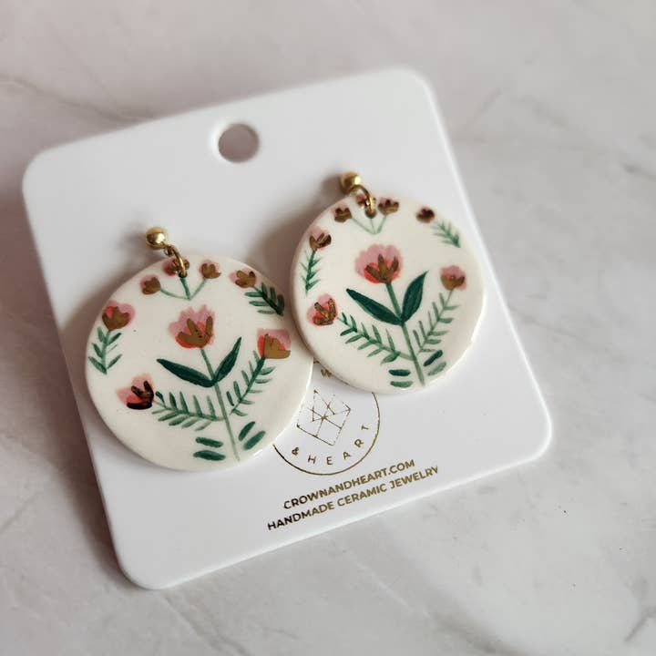 Folk Floral Circle Ohrringe für den Großhandel von Crown & Heart