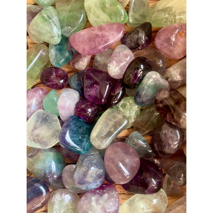 Tumbledshop – Großhandel Spiritueller Stein/Kristall – Trommelsteine aus Fluorit in Regenbogenfarben, gebänderte Fluoritkristalle3