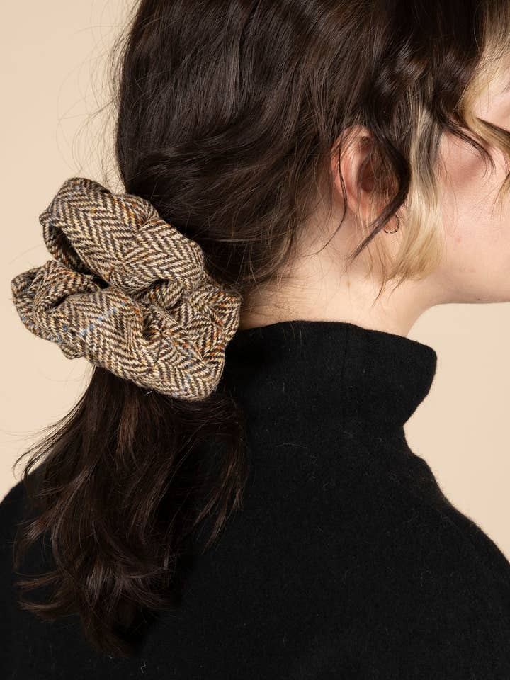 Tweed scrunchies voor wholesale door Rosana Exposito