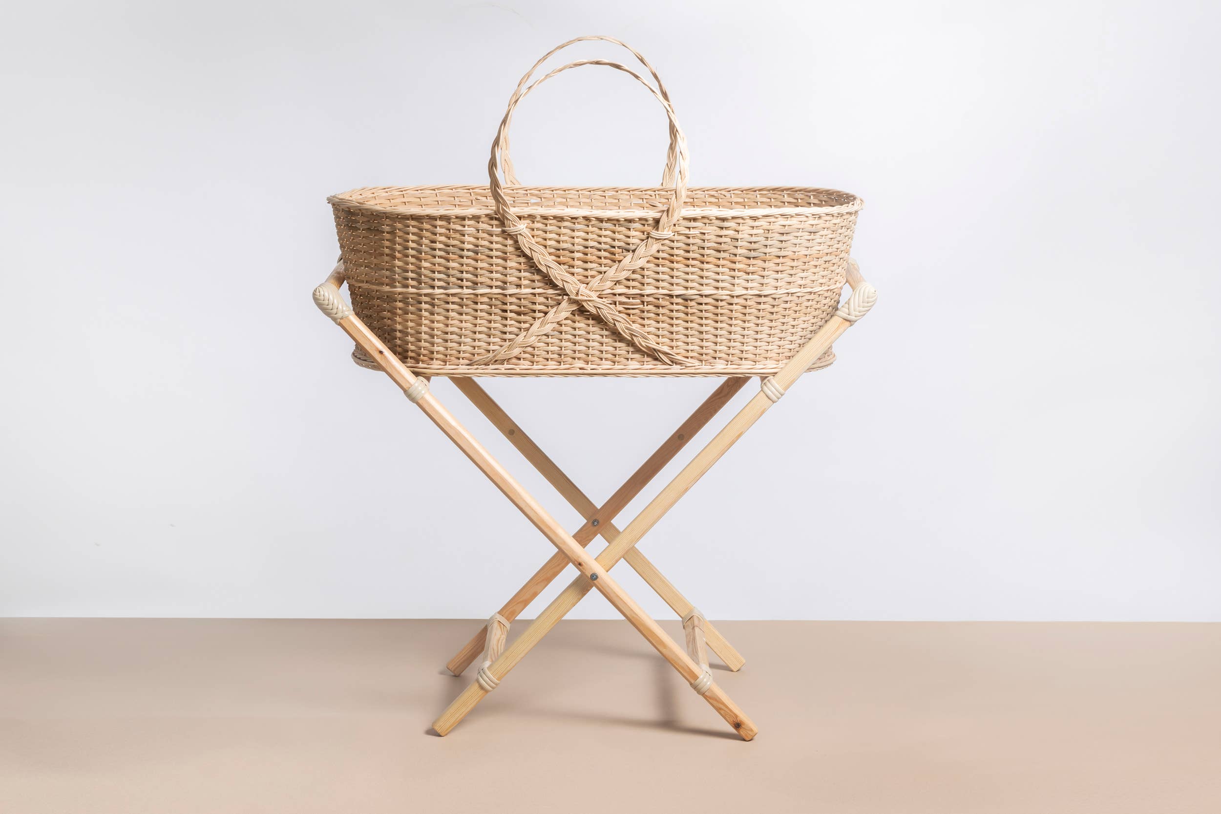 Alwan Créations - Wholesale Bassinet - Baby - Moses basket set in rattan with mattress and wooden stand1