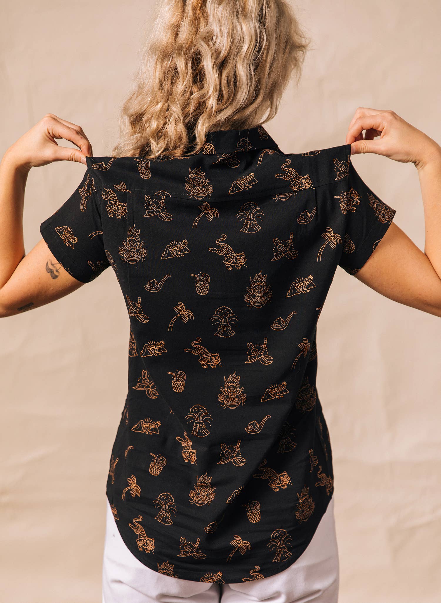 Pyknic – Engroshandel Skjorte med buttondown – unisex – Spicy Noods afslappet skjorte med knapper til mænd og kvinder6