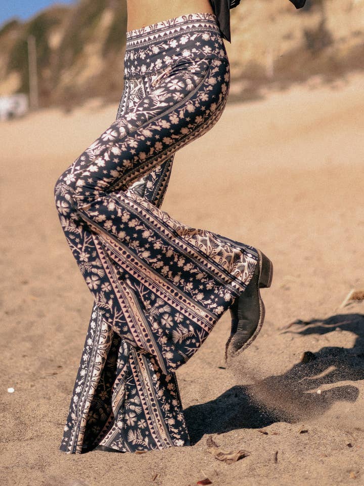 Moonflower Long Bell Bottom per la vendita all'ingrosso da parte di Teeki Boutique + WithLove USA Made ~ Wholesale