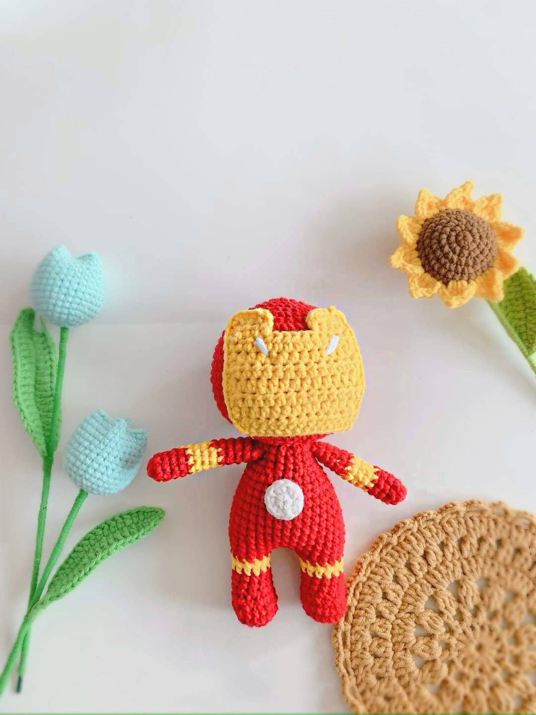 Anh2 LTD – wholesale Docka - Barn – Handvirkad Avengers-superhjälte i garn | MCU-fanpresent3