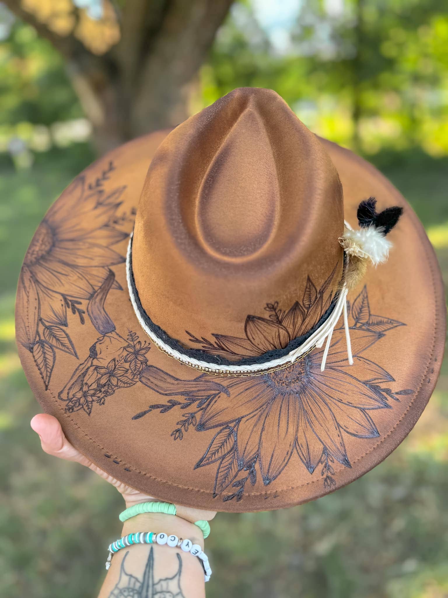 River Valley Co. - Vente Chapeau en feutre - femme - Fedora Longhorn Skull Bullet Western à bords larges brûlés2