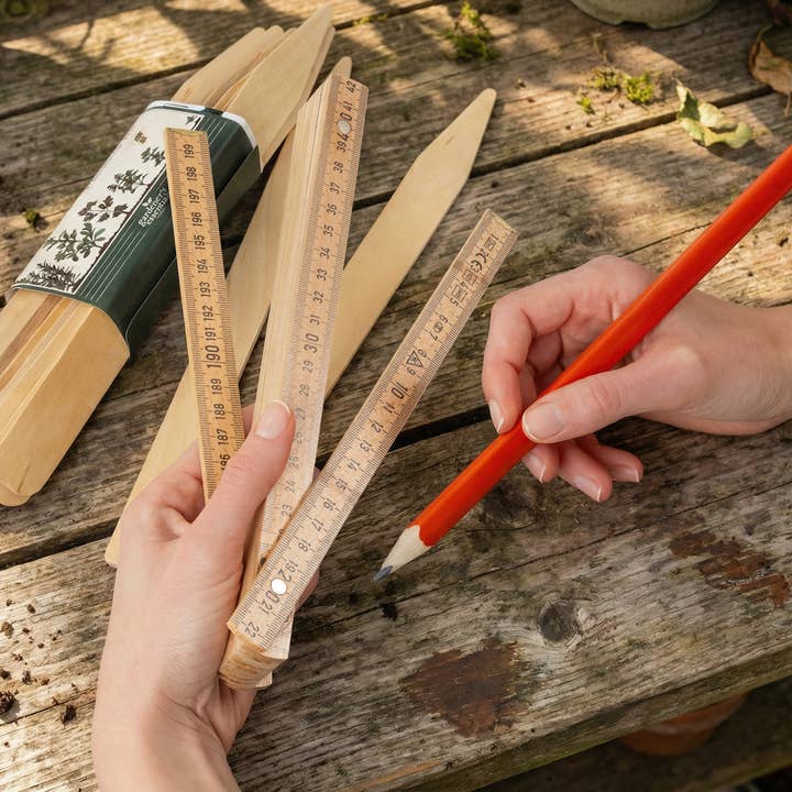 GARDENER'S ESSENTIALS - PLANTING KIT for wholesale by Sting in the Tail Ltd